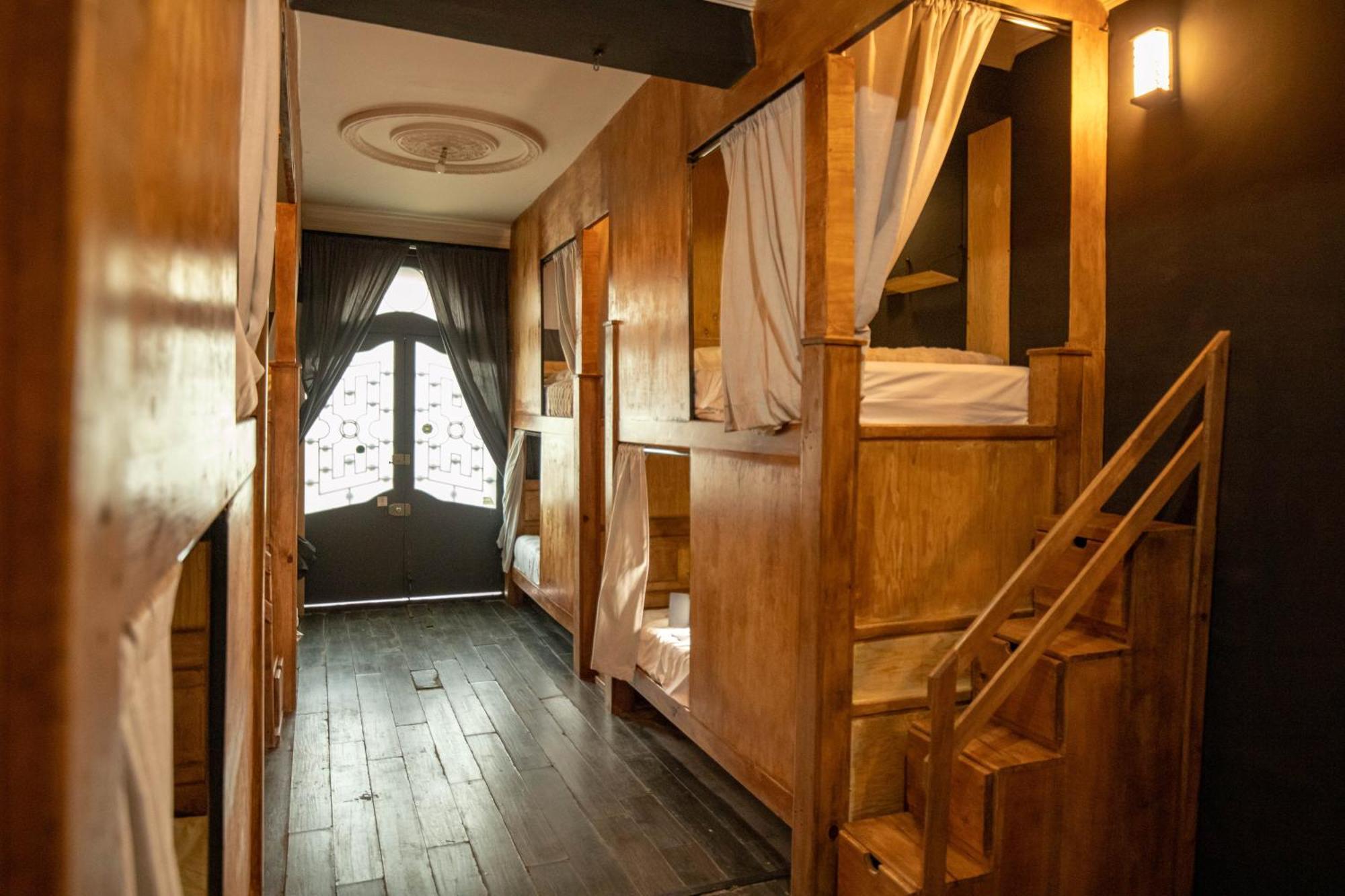 Capsule hotel Rooms