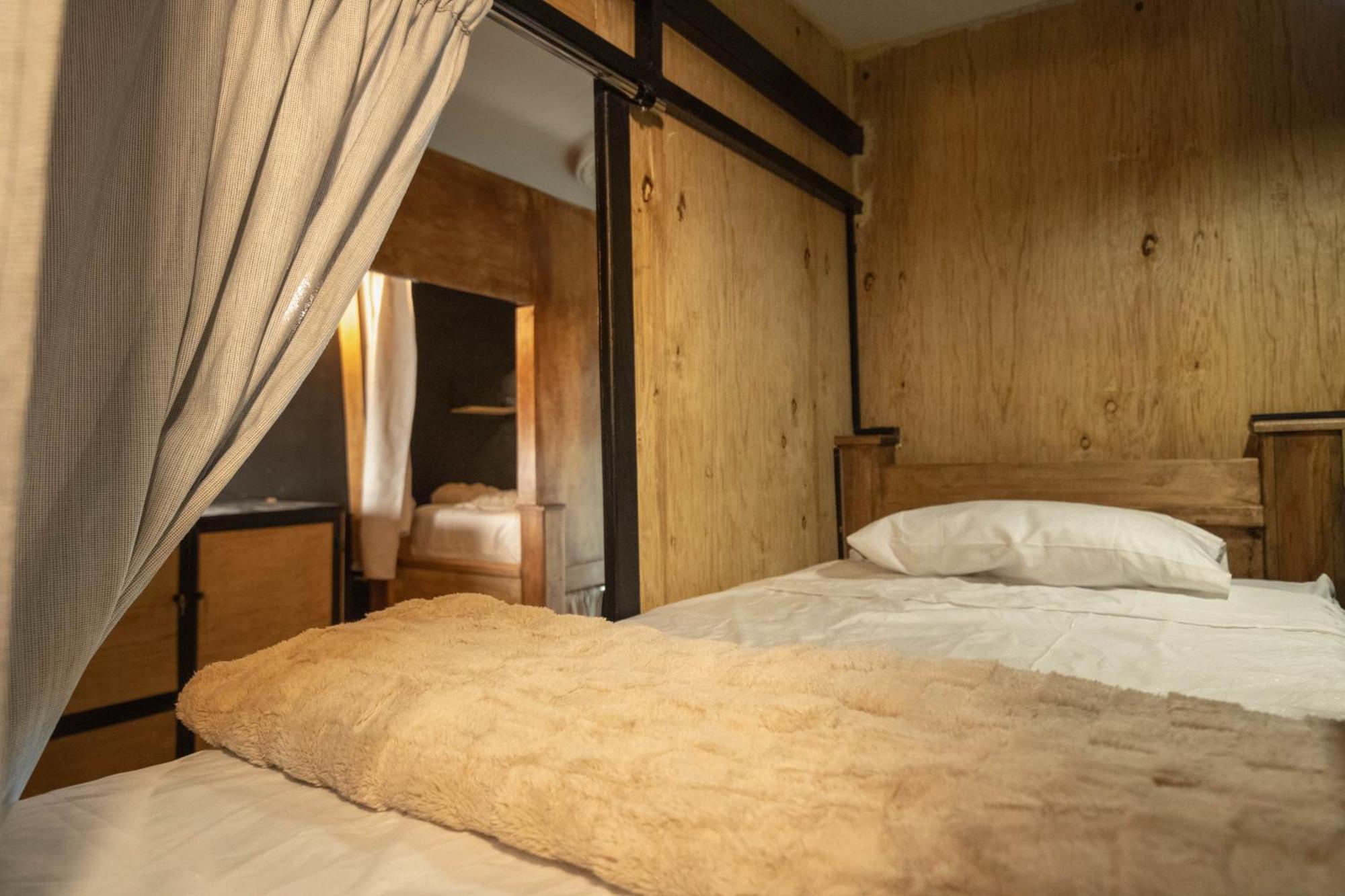 Kapselhotel Rooms *